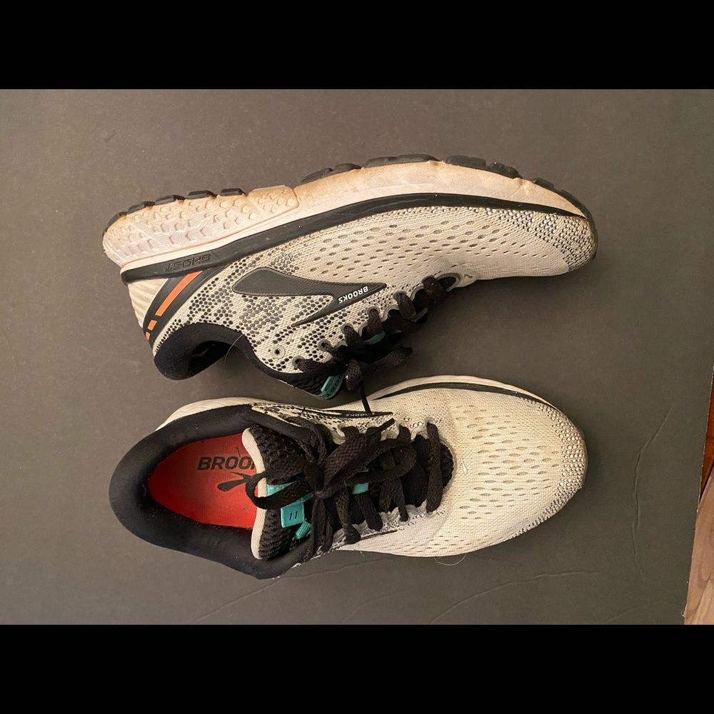 Womens Brooks running shoes